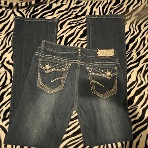 Super cute low rise boot cut jeans with pocket detaill